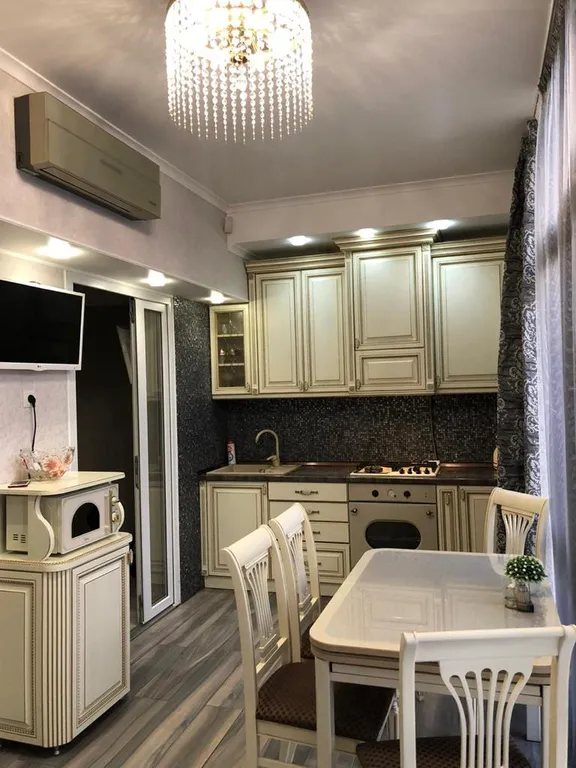 Дом с двориком для вас и парковка