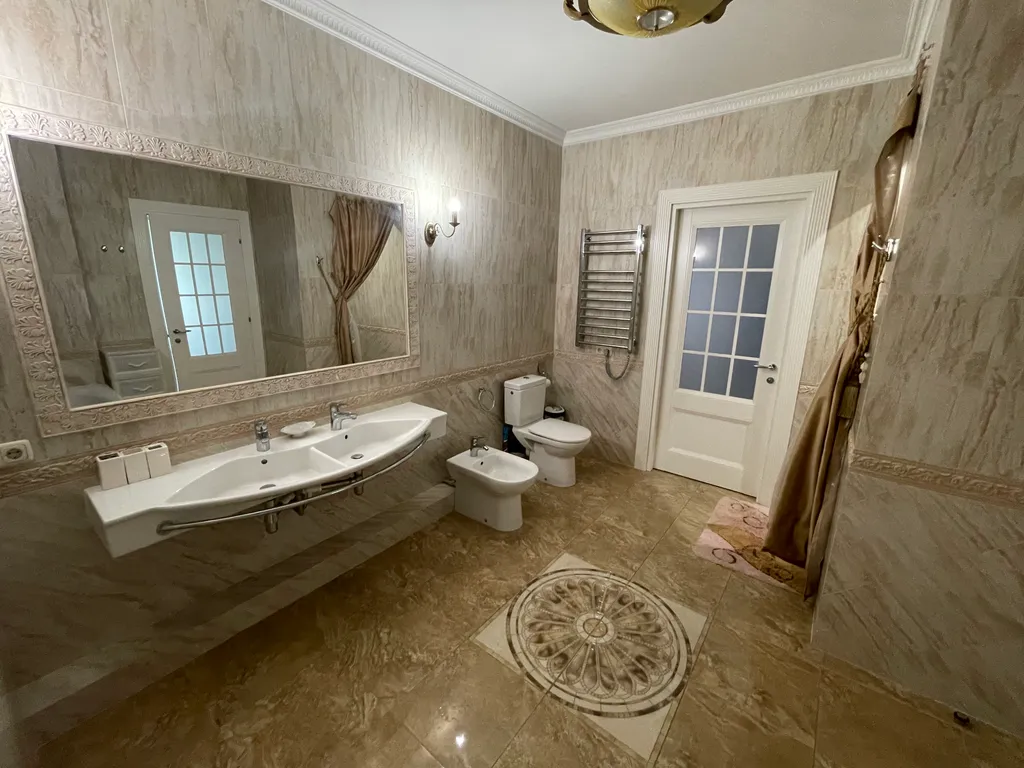 Апарт в Ласпи с террасой, 3 спальни, кухня, у самого моря, для 4-5 человек