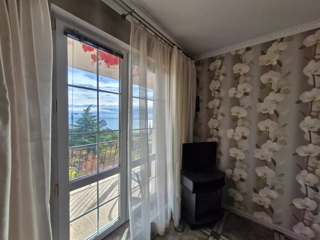 Видовой дом с видом на море и большим балконом