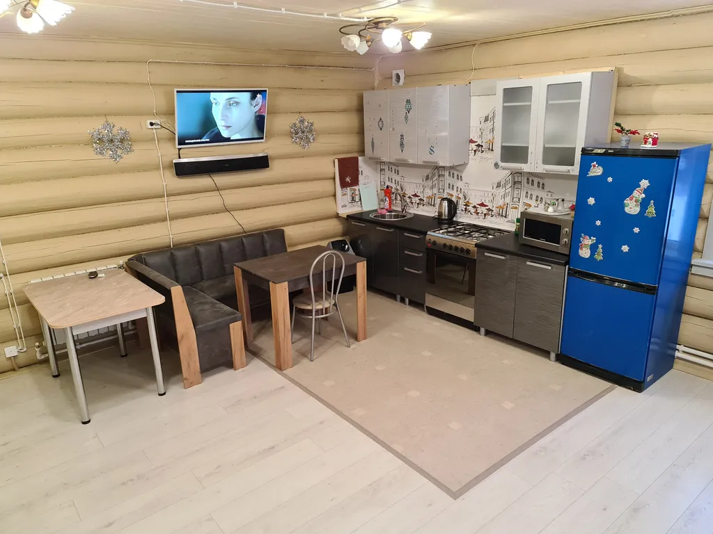 Дом с баней для большой семьи или дружной компании рядом с озером.