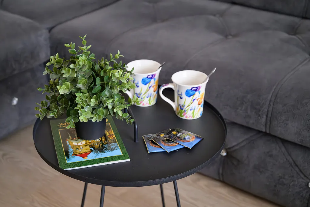 Современная двухкомнатная квартира с изолированными комнатами в центре