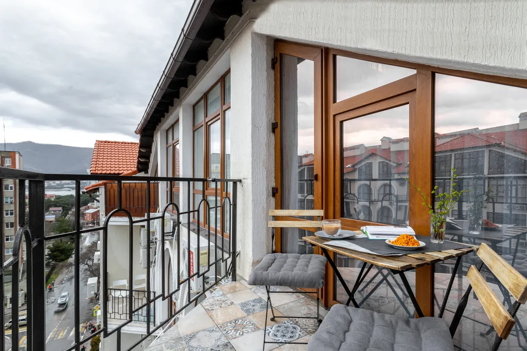 Квартира КВАРТИРА "ЛАЗУРЬ" с балконом и видом на море — Геленджик