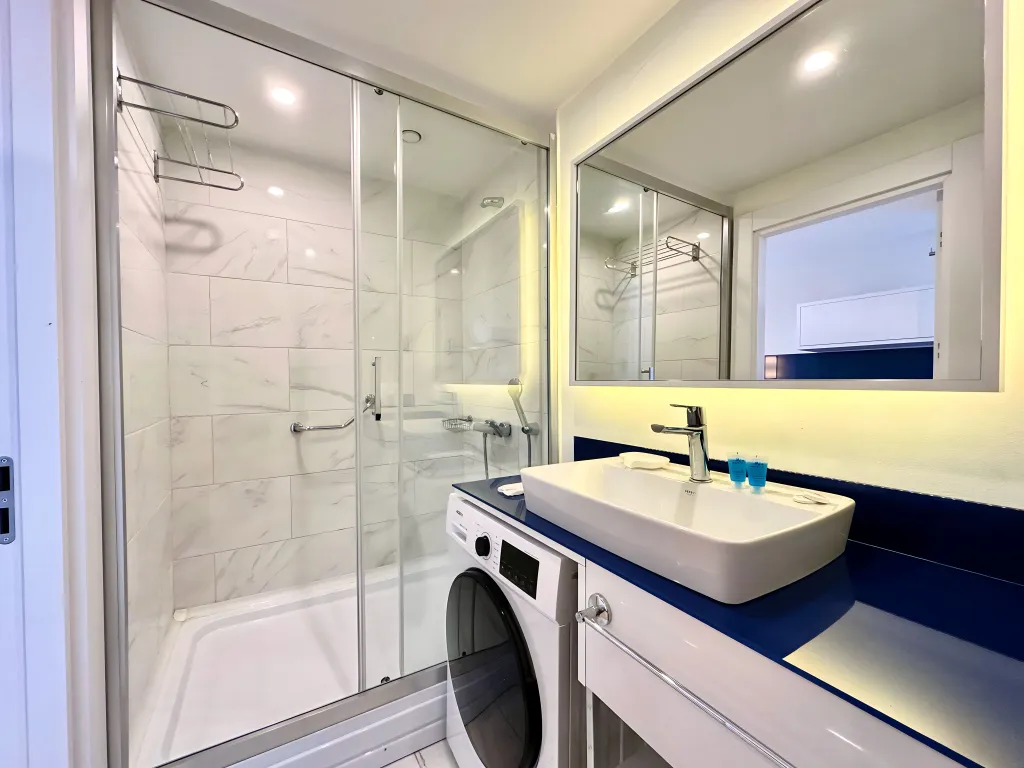 Романтичная и чистая студия с видом на море