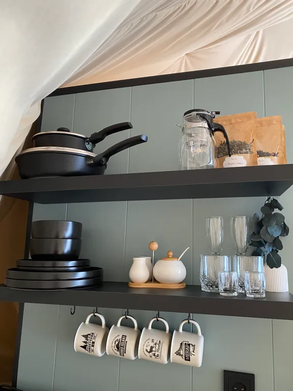 Домик вблизи озера