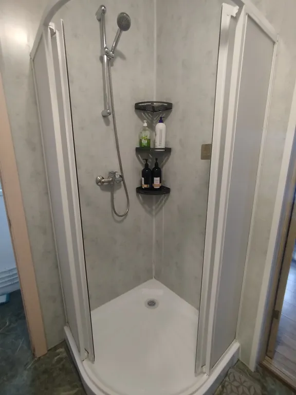 Дом с баней и панорамными окнами на первой линии