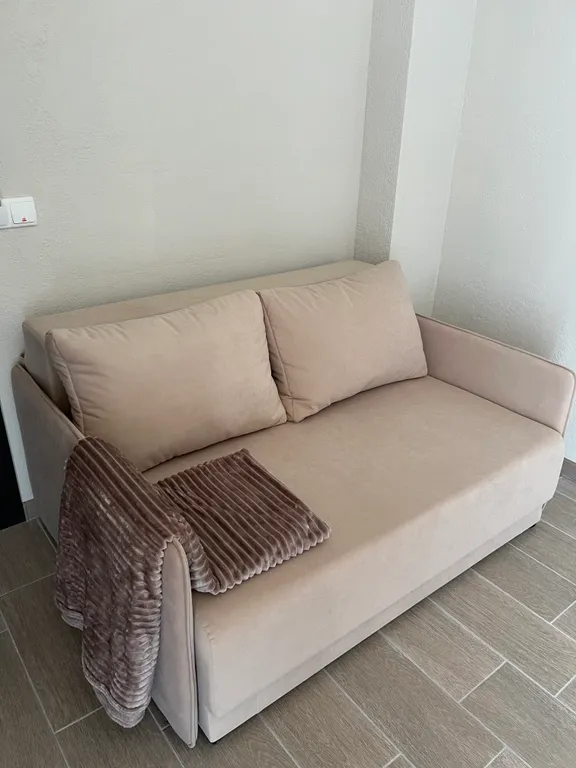 Комната с видом на море бежевая