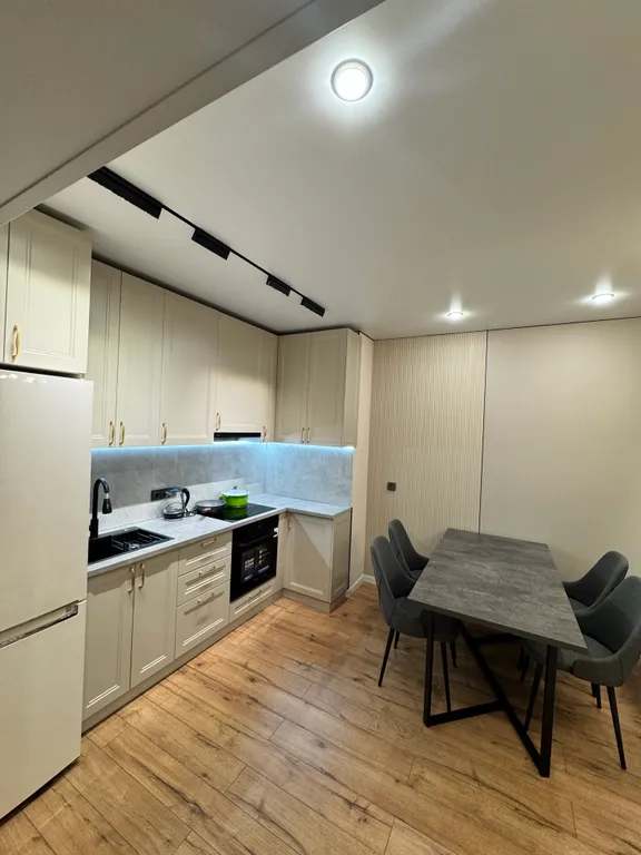 Новая квартира в центре города с видом на горы