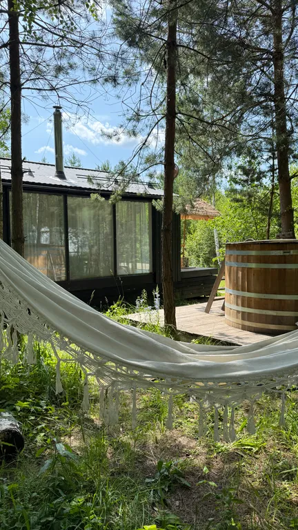 Уютный домик в лесу с горячим чаном