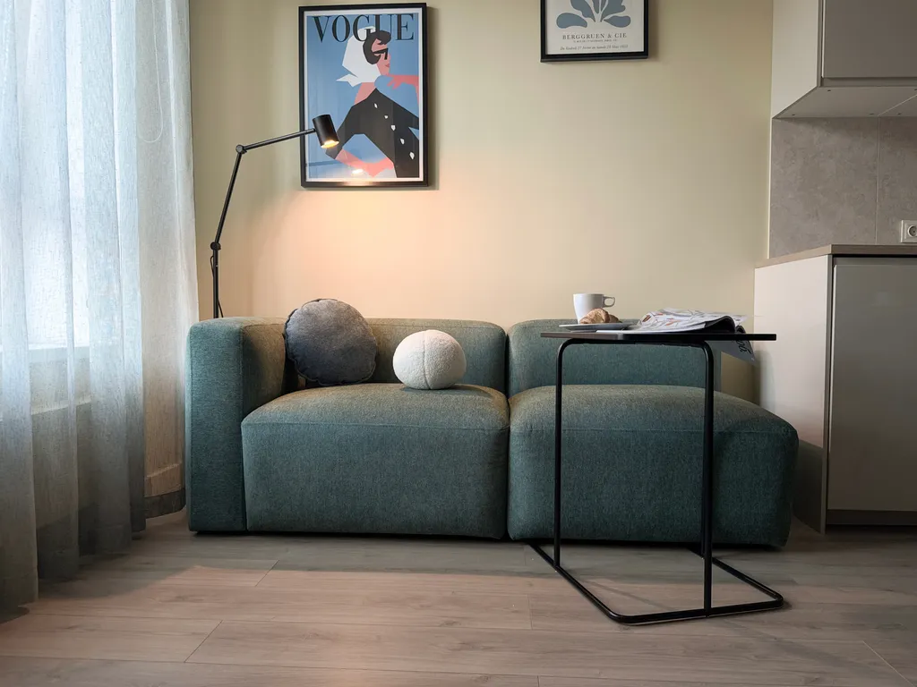 Студия в центре с балконом и стильным дизайном