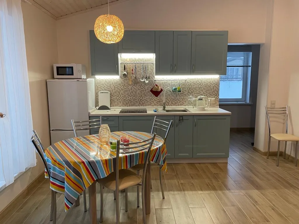 Дом у озера с шикарным видом на закат