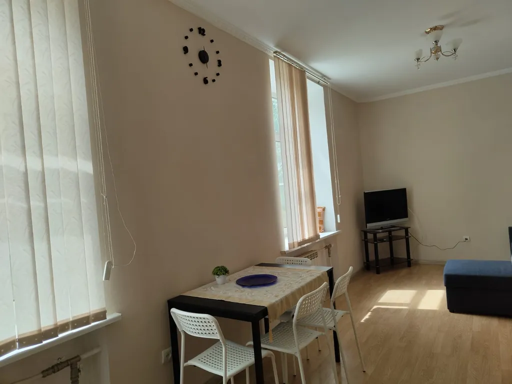 Квартира Квартира Просторная евротрешка в сталинке. 4 отдельных кровати — Колпино