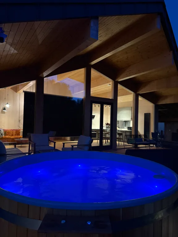 Коттедж с чаном и сауной в черте города