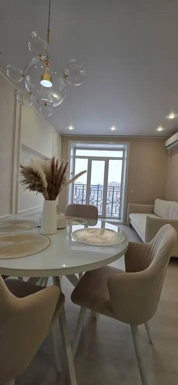 Новая, красивая, солнечная квартира с дизайнерским ремонтом.