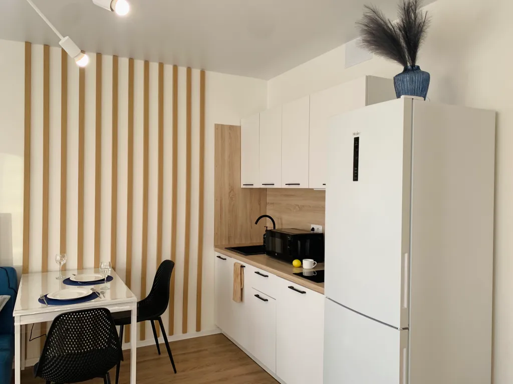 Светлая студия с видом на закат