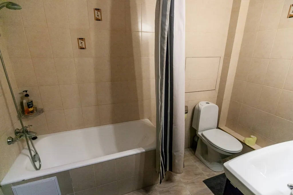 Просторная 1-комнатная квартира напротив ТЦ Обними - Курчатова 72