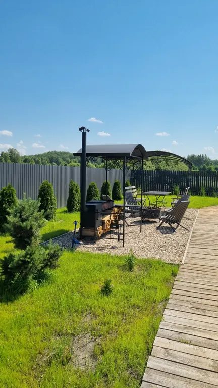 Домик у озера