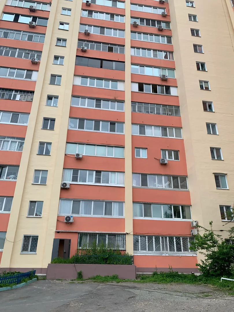 Вид на квартиру (лоджия справа снизу)