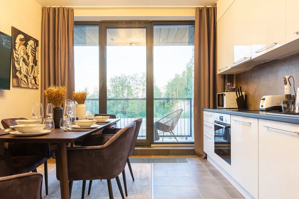 Апартамент с двумя спальнями и большим балконом у курорта