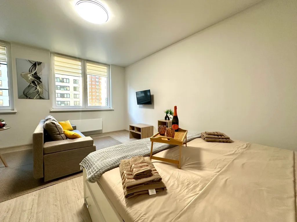 Студия с кроватью и дизайнерким ремонтом