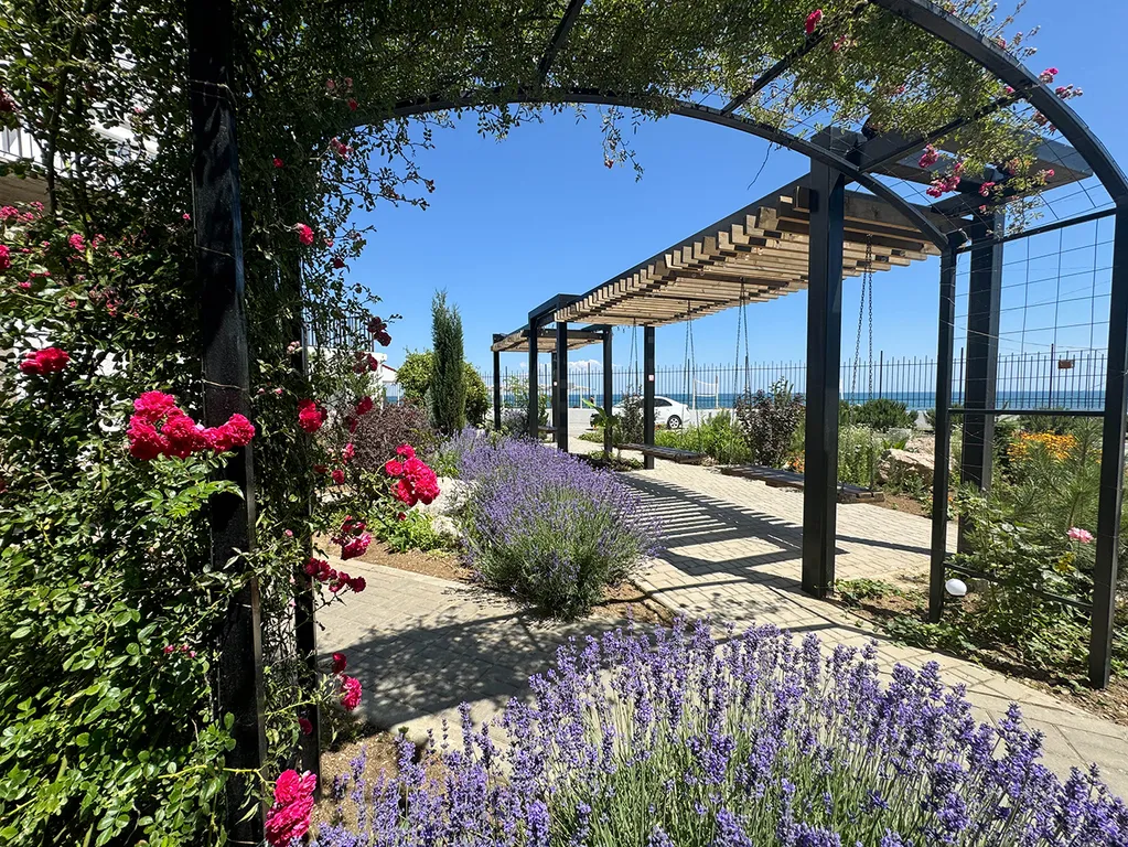 Апартаменты у моря с большой террасой и видом на рассвет