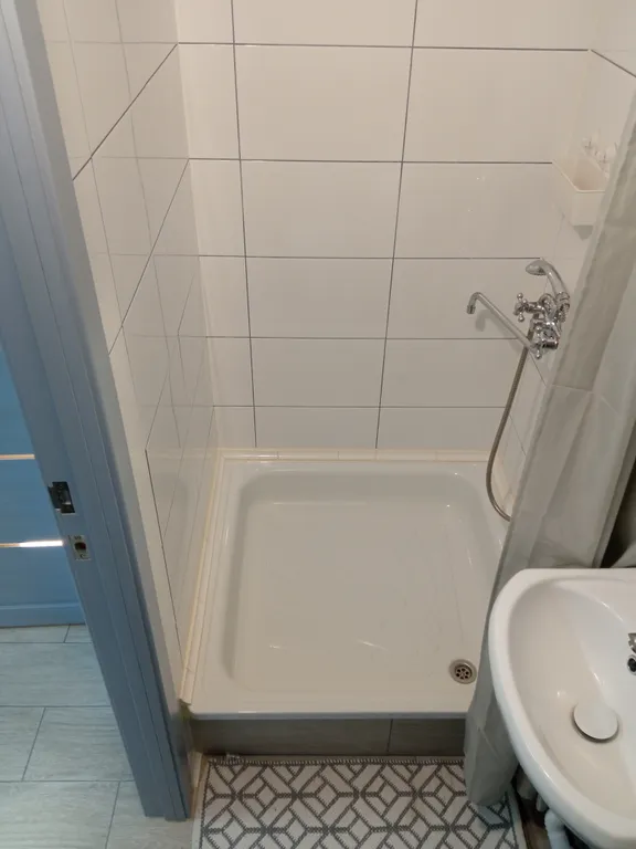 Домик у самого озера