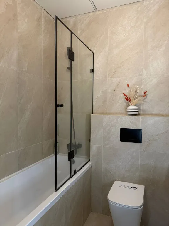 Стильная двухкомнатная в районе ТРЦ Мега на Розыбакиева