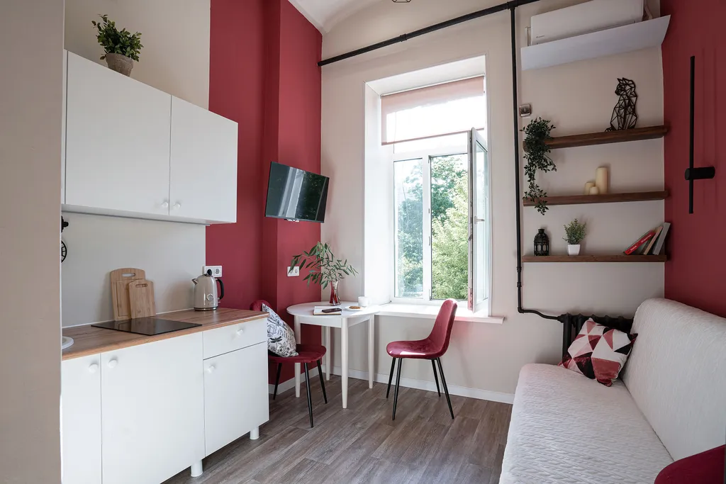 Яркая двухуровневая мини-студия