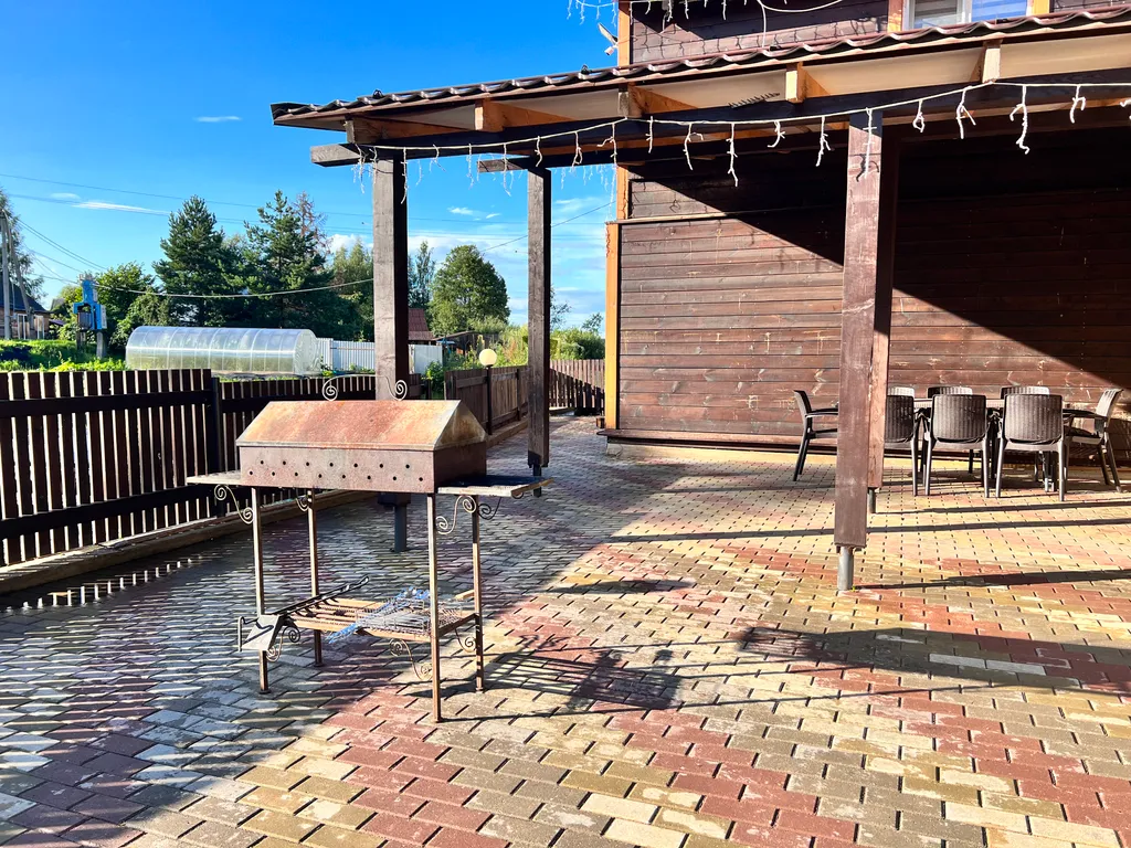 Дом на берегу речки