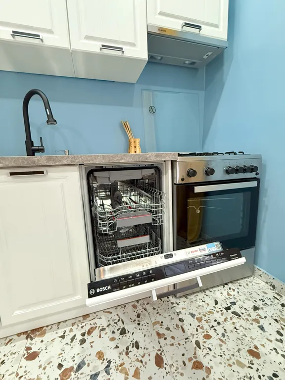 Винтажная квартира с камином в центральном районе Тбилиси, Чугурети