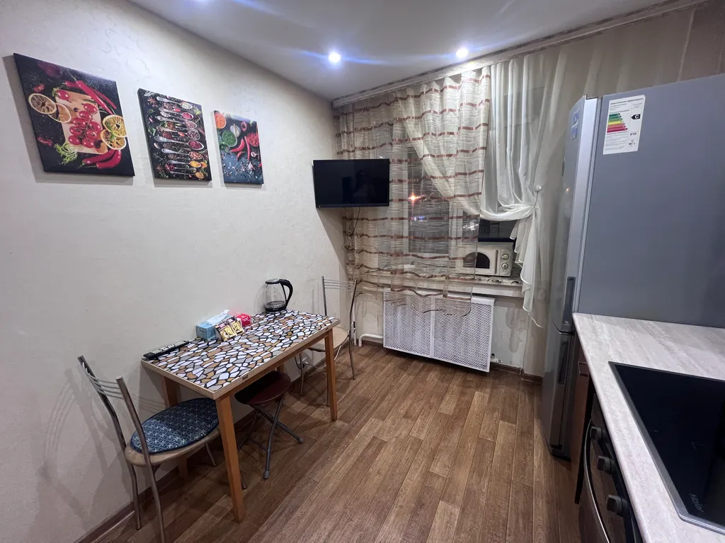 Двухкомнатная квартира в самом центре города, Площадь Металлургов