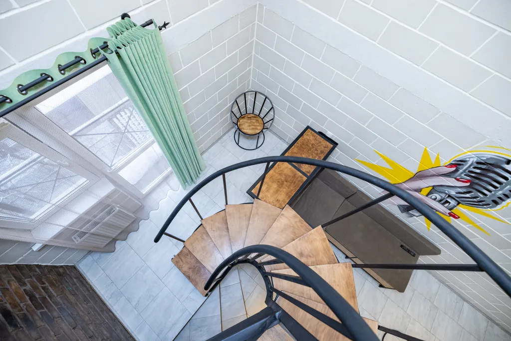 Двухуpовнeвaя cтудия с сауной Mерлин Монрo