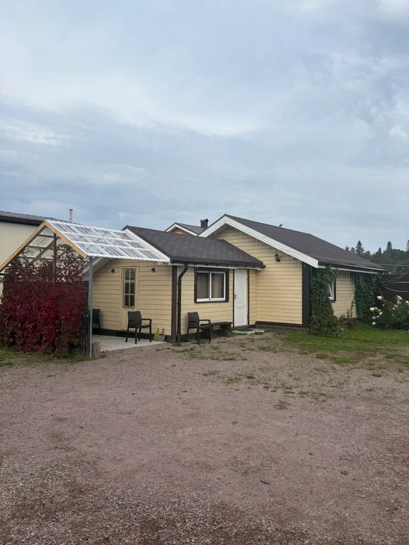 Дом с баней у озера