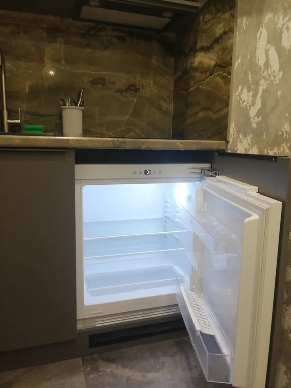 Современная студия с отдельной кухней в новостройке