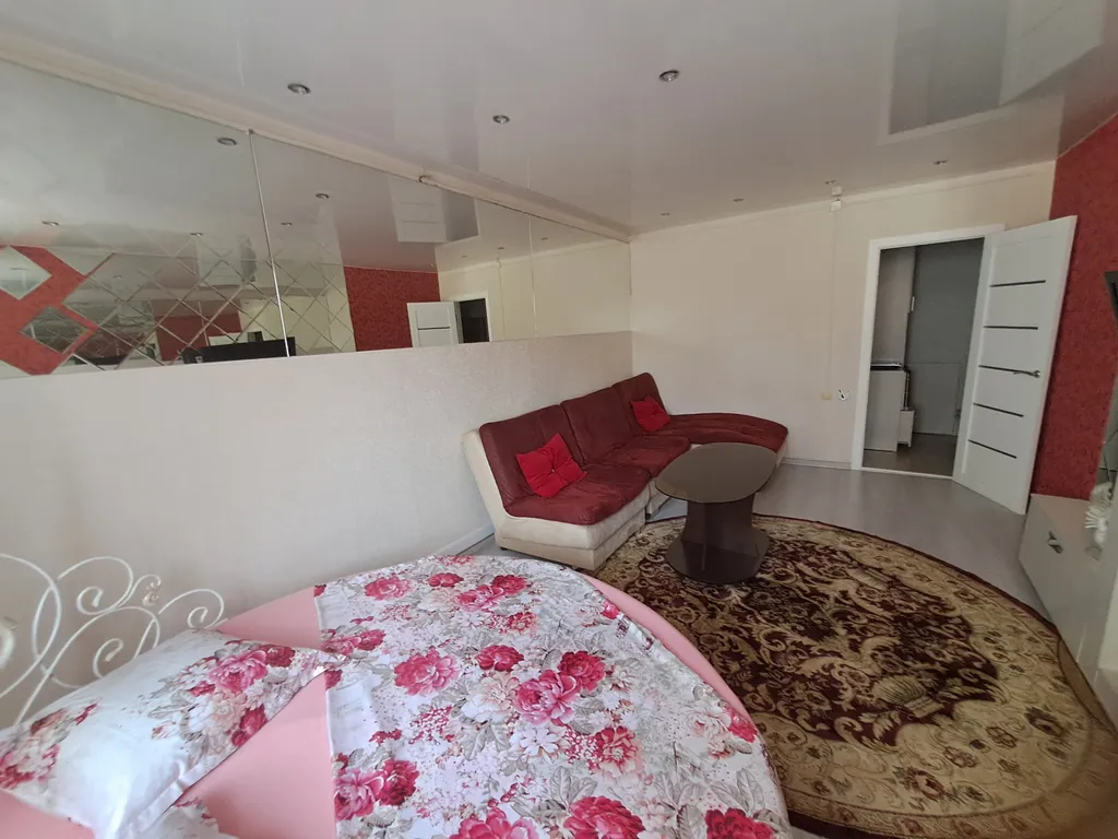 Квартира 1-комнатная квартира с кондиционером и джакузи с дизайнерским ремонтом — Барнаул