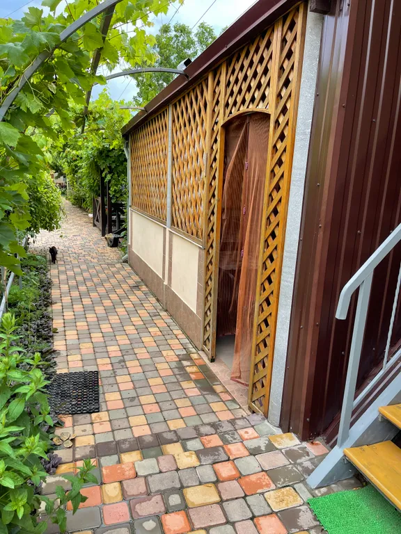 Уютный дачный домик возле моря целиком