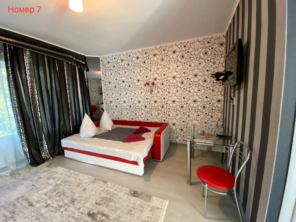 Коттедж Домик у бассейна — Севастополь