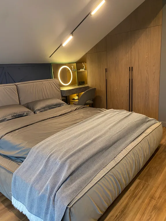 Премиальный загородный дом с теплым бассейном, на берегу