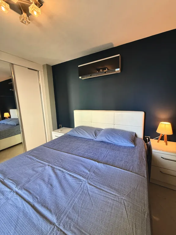 Sea View 2BD Flat 50m to the Beach