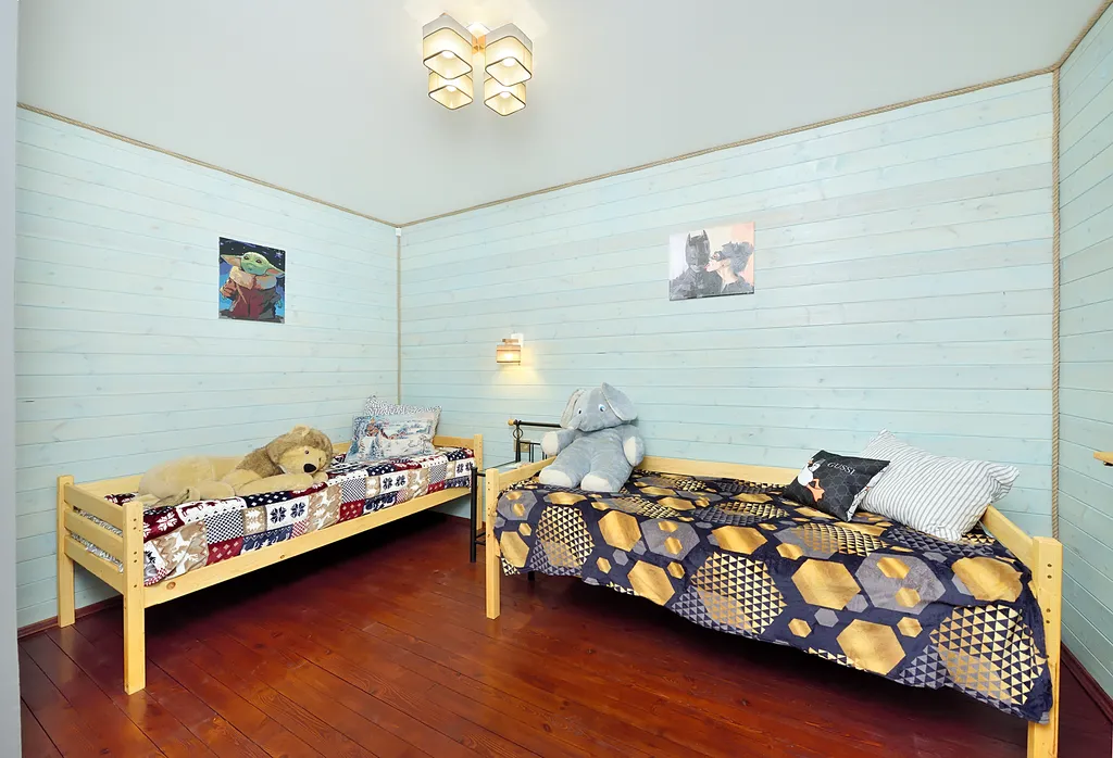 Деревянный большой дом для компаний и семей