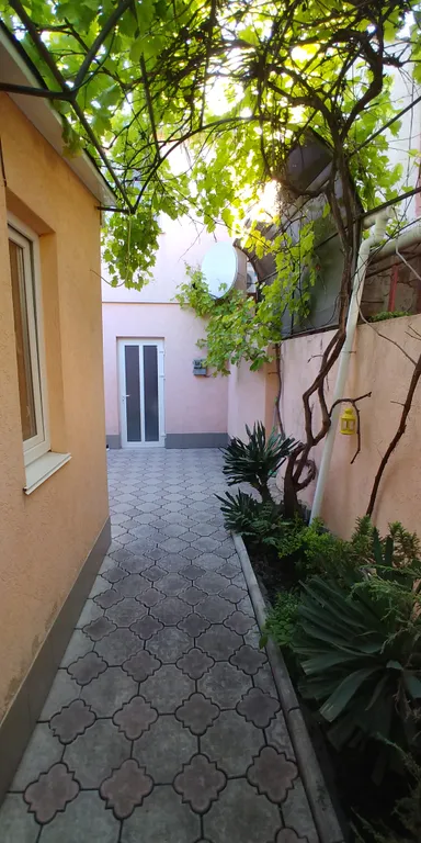 Коттедж Жилой дом с внутренним двориком, рядом море — аренда посуточно в Евпатория