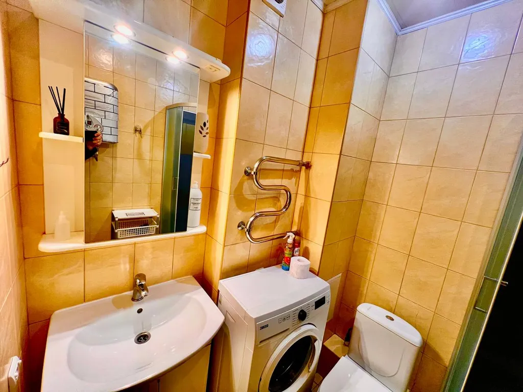 Квартира Уютная светлая студия в центре, ТЦ Вояж, парковка, кафе, аквапарк источник — Тюмень