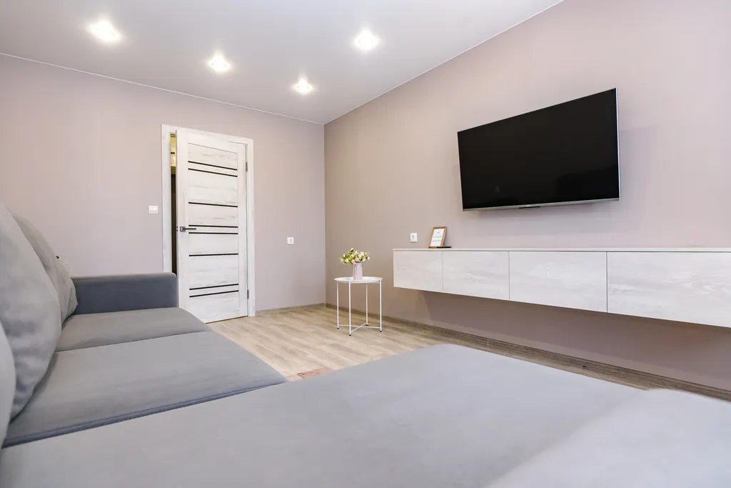 Рядом ТЦ Острова и набережная реки Амур