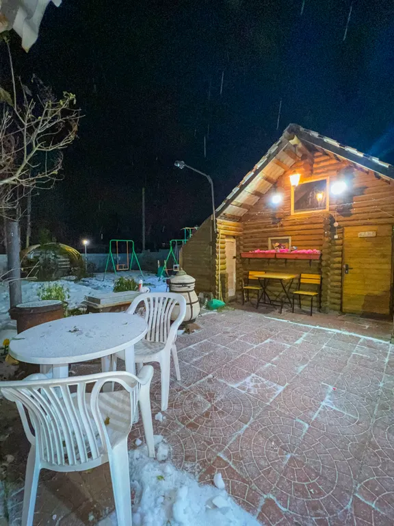 Двухэтажный дом+деревенская баня на дровах