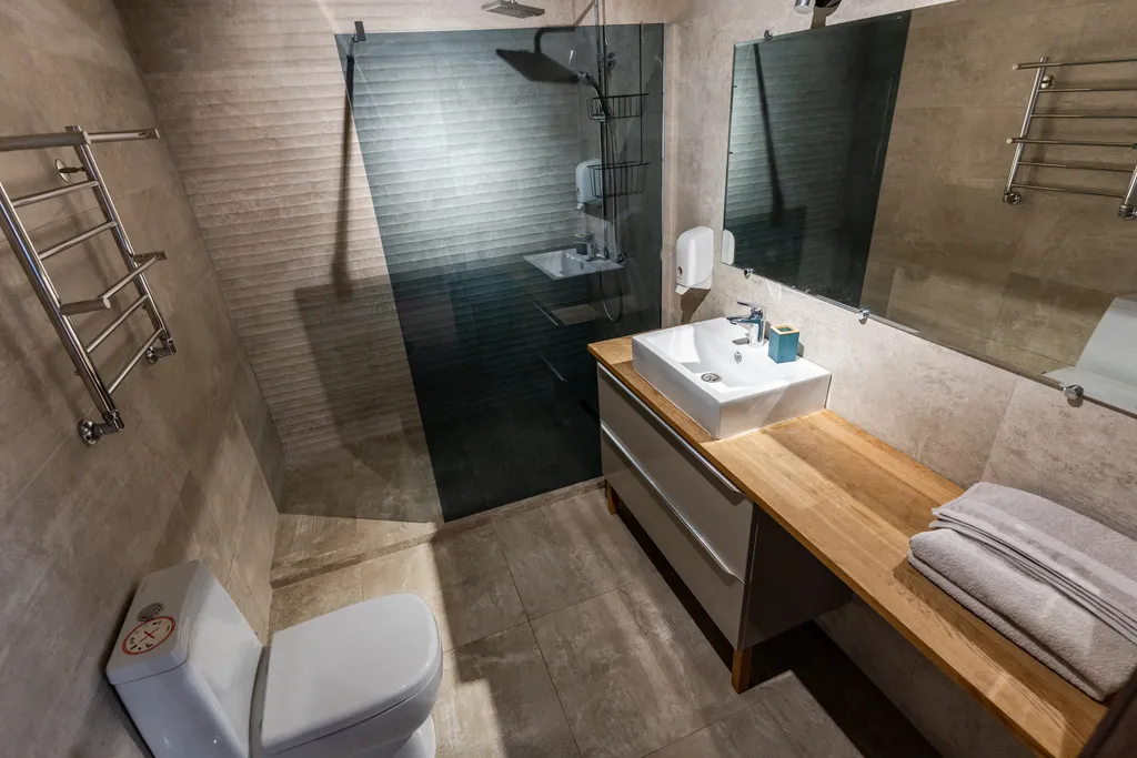 Эллинг на берегу моря