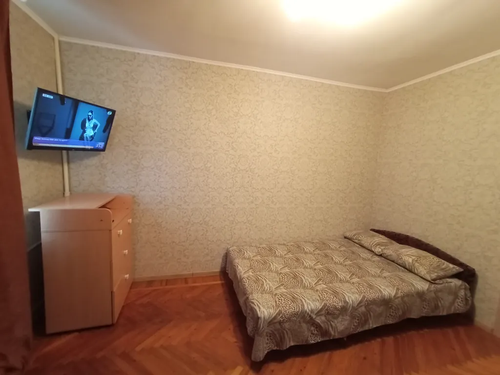 Посуточно 2к. квартира возле м. Гагарина
