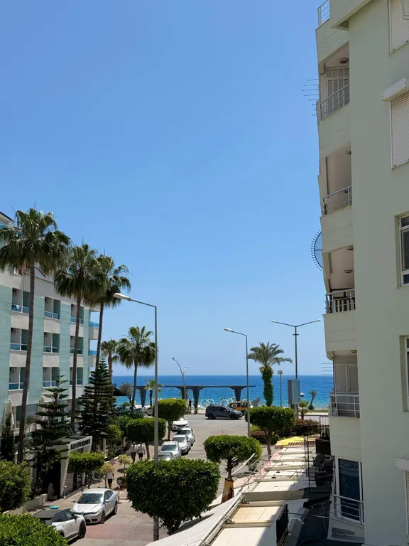 Sea View 2BD Flat 50m to the Beach