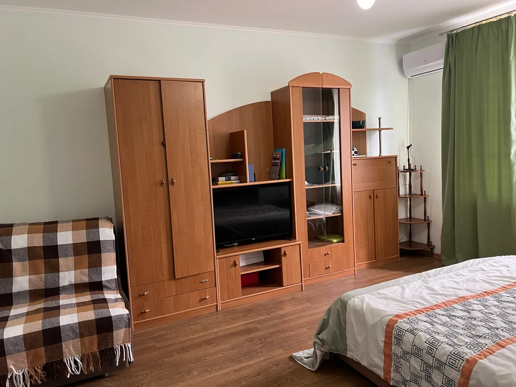 Уютный 2-х этажный дом в центре города, 650 м от моря