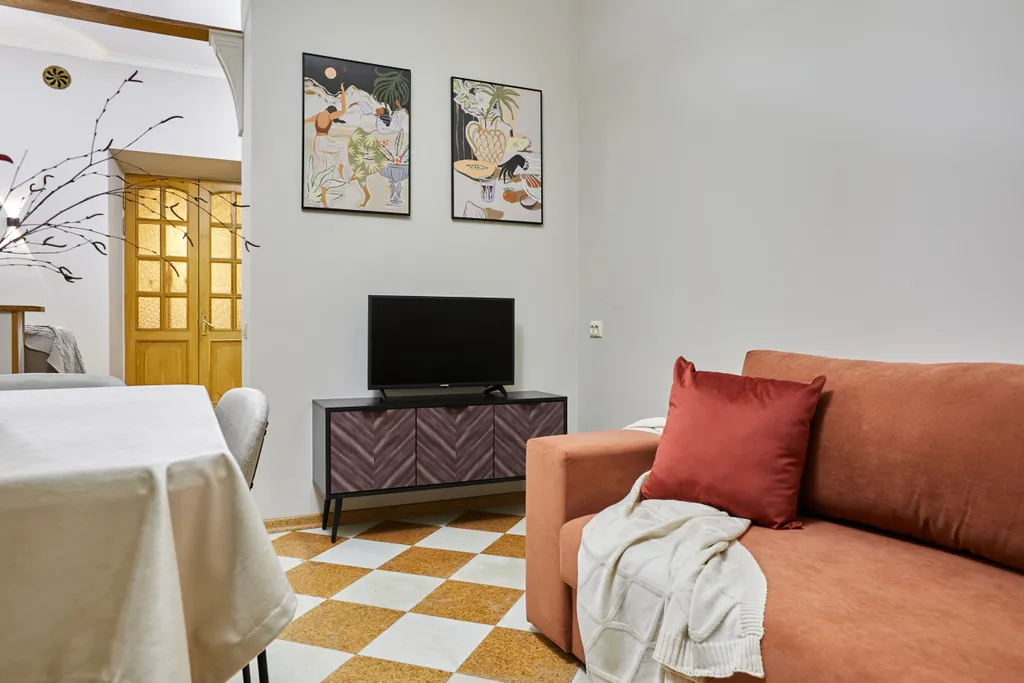 3 спальни, балкон, красивый дом