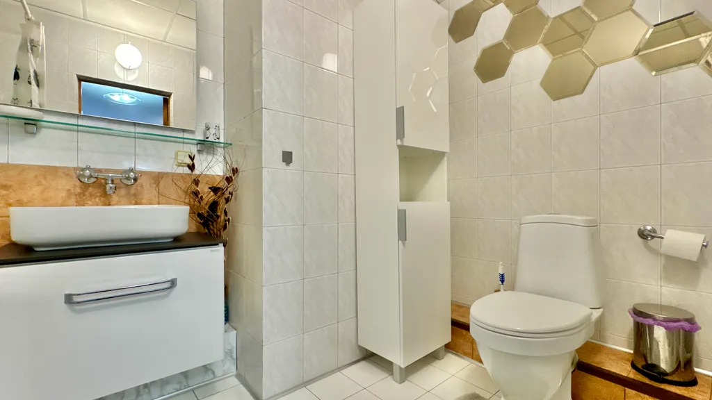 Дом у моря с личным парком, бассейном и сауной