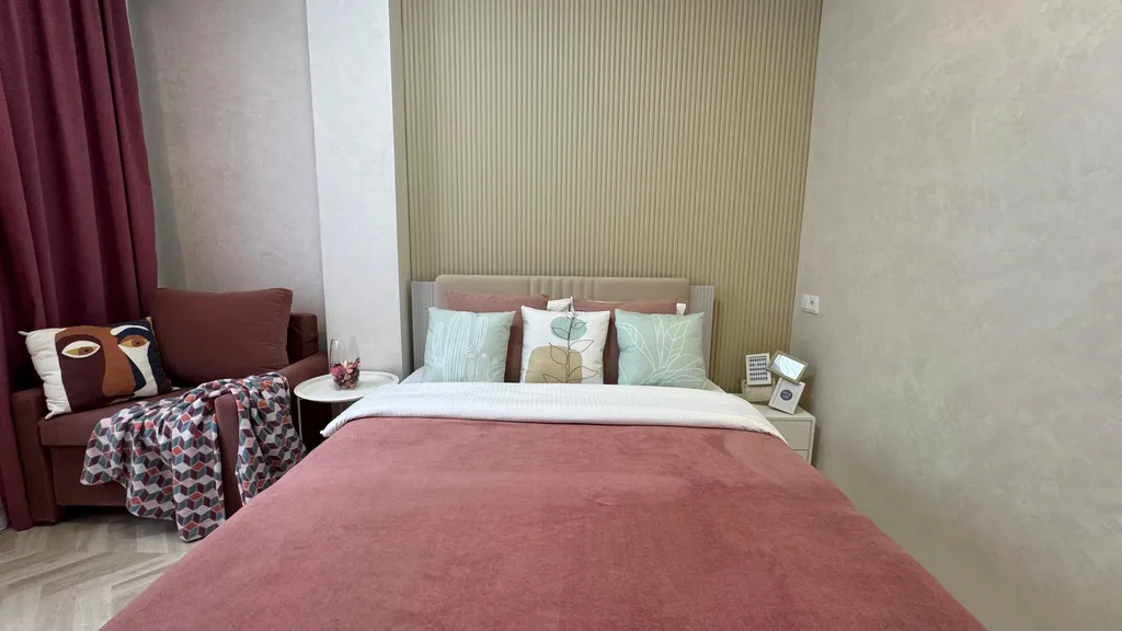 Евротрехкомнатный апартамент с балконом на первой линии